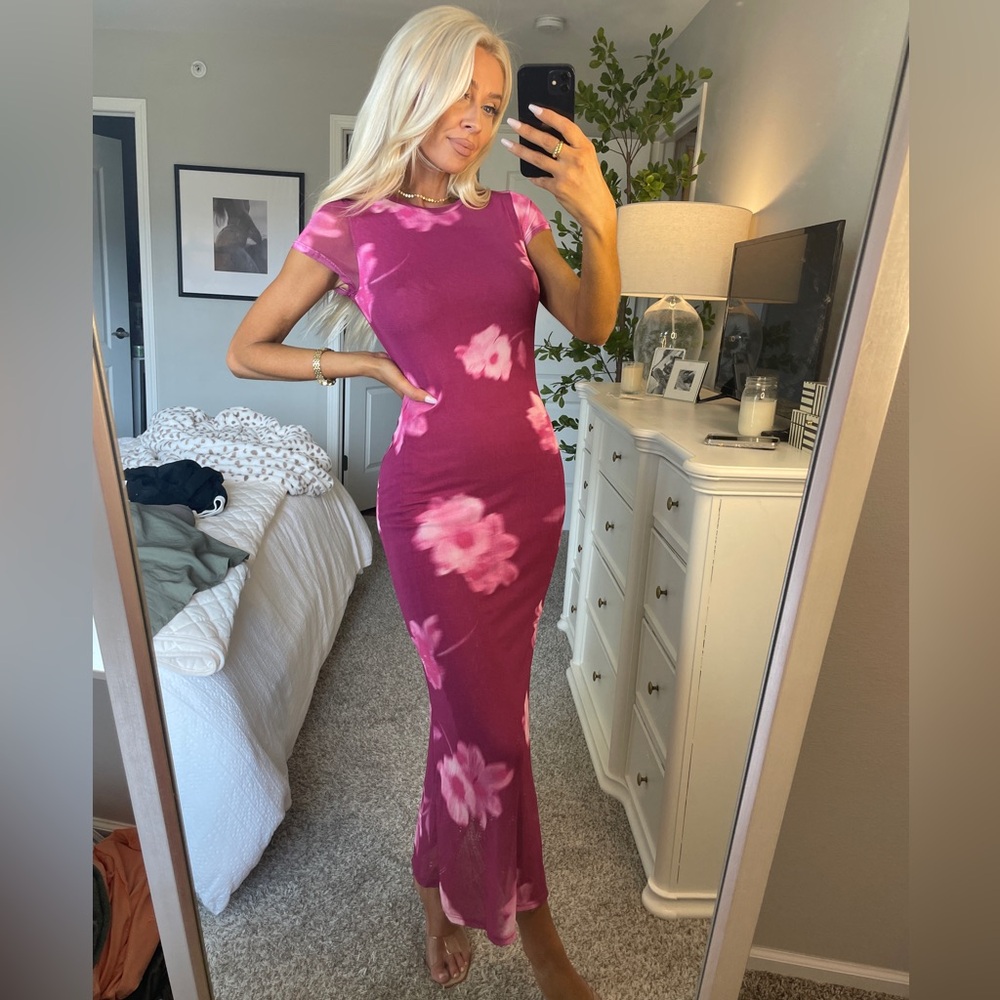 Women’s Magenta Floral Bodycon Dress - Picture 2 of 4